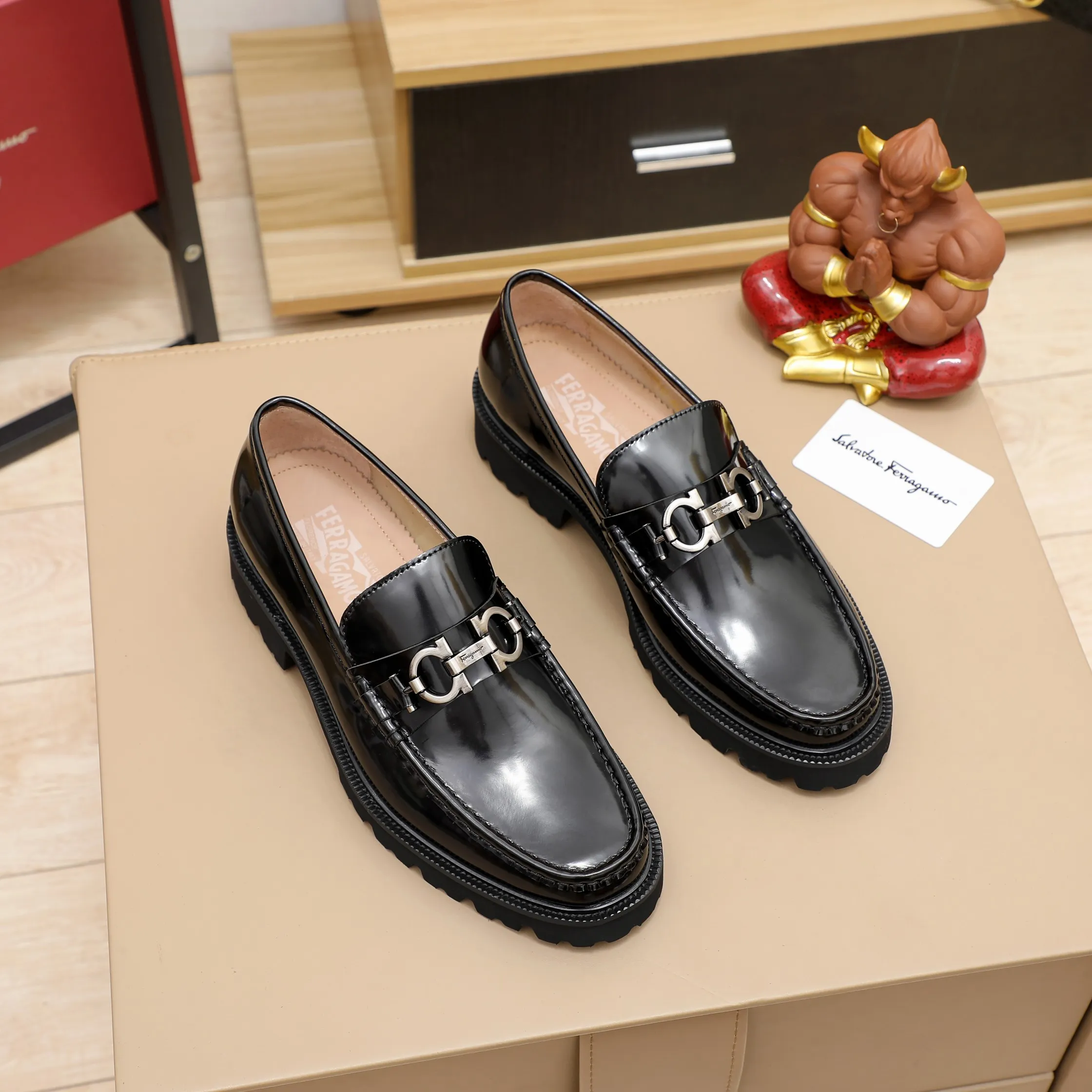 Men's shoes 💰500 🕷🕷🐂【Ferragamo】 Popular fashionable casual shoes🇨🇳Official website counter 1:1 production, original mold opening💯Good quality visible, imported high-end first-layer waxed calfskin, water-dyed🐂leather lining🌿very clear texture, high-quality waterproof, non-slip and wear-resistant outsole🎋high quality and low price, truly handmade🍓black color available! Code number 38-45……